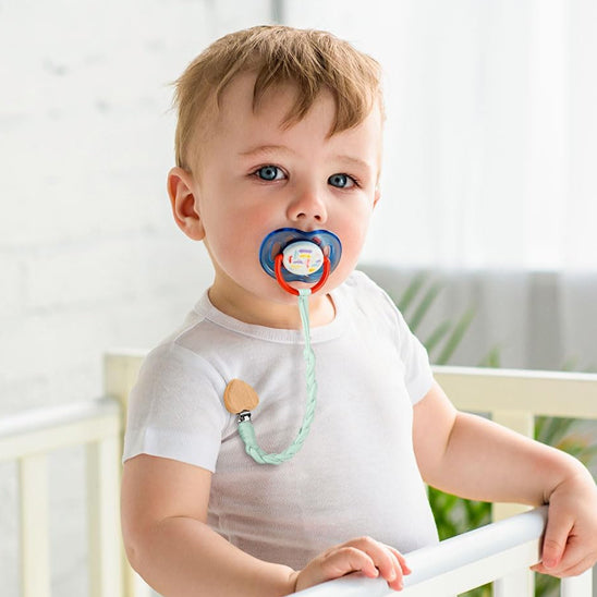 Attache tetine- en bois naturel pour bébé